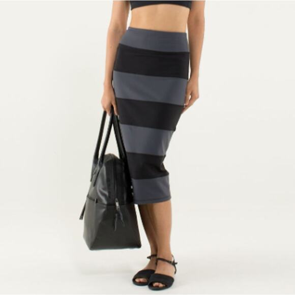 LULULEMON ~ Women's Yoga Over Skirt Size 6 - Picture 1 of 6